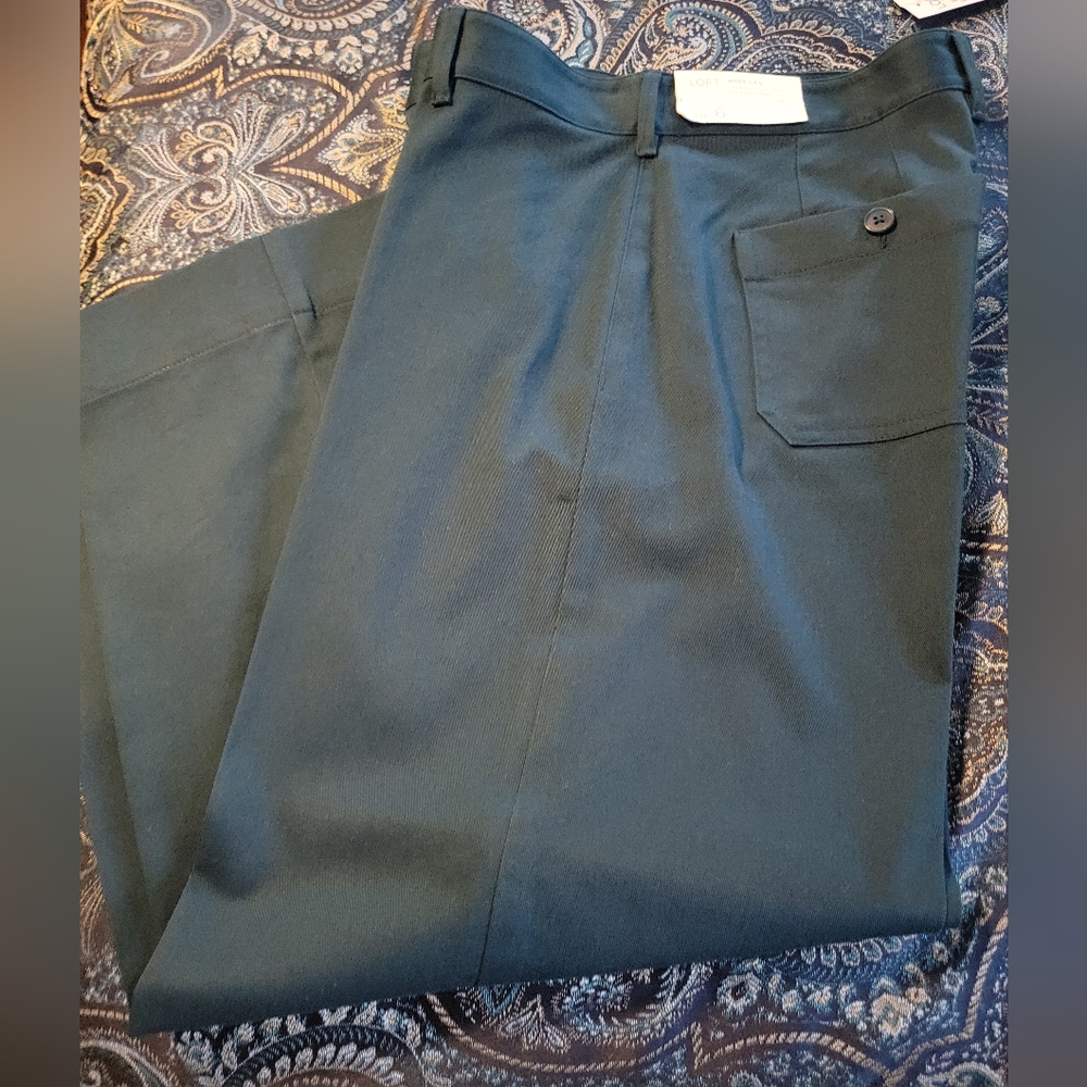 Loft wide leg crop pants size 6 in dark green